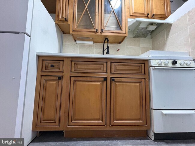 Building Photo - 165 35th St NE