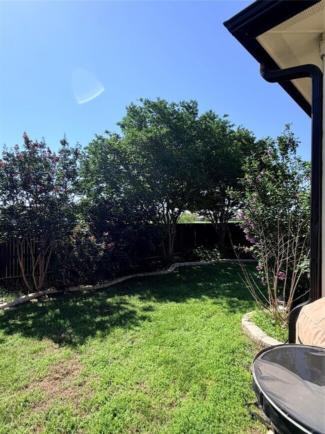 Building Photo - 1313 Fawn Lily Dr