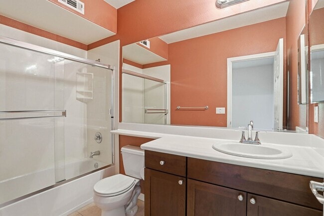 Building Photo - 837 Font-