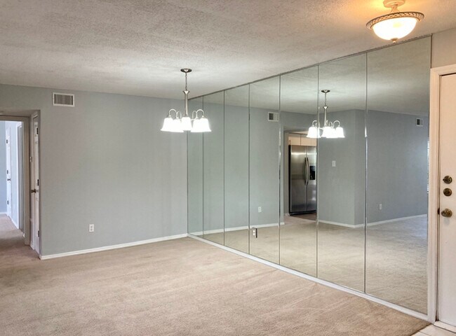 Building Photo - 970 N Spoede Rd