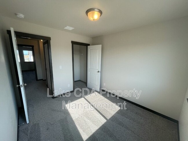 Building Photo - 12397 N Cavanaugh Dr