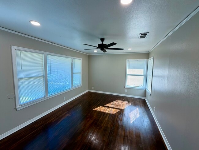 Building Photo - 3933 Harris Dr