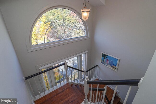 Building Photo - 1596 N Colonial Terrace