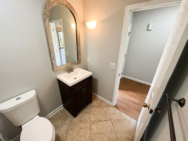Building Photo - Beautiful 3-story 2 bedroom, 2 1/2 bathroom townhome in Winston Salem