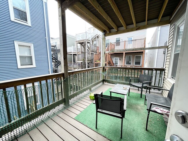 Building Photo - Modern 3 Bed with Private Deck + In-Unit L...