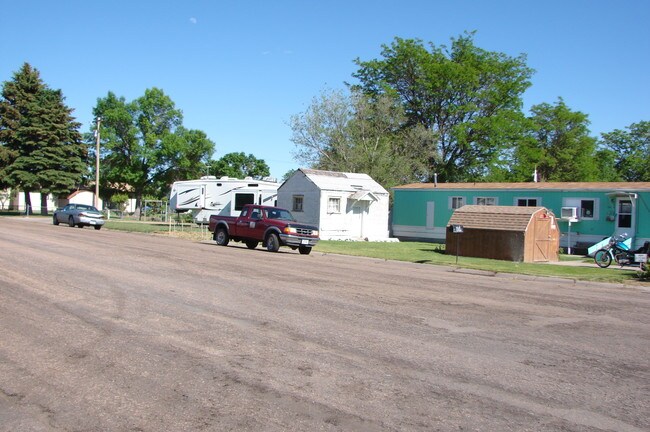 Building Photo - Mobile Manor - 11 Space Mobile Home Park