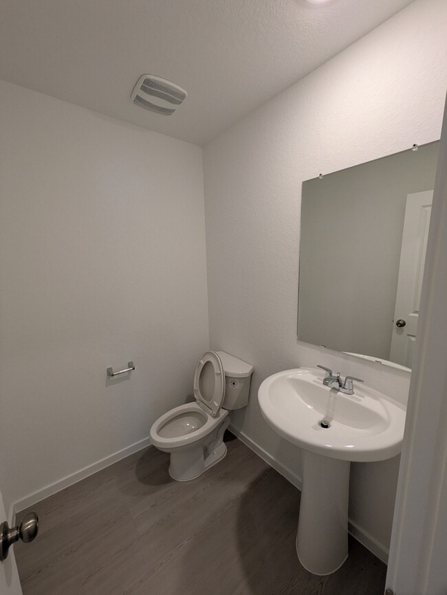 Building Photo - 19008 Encanto Aly