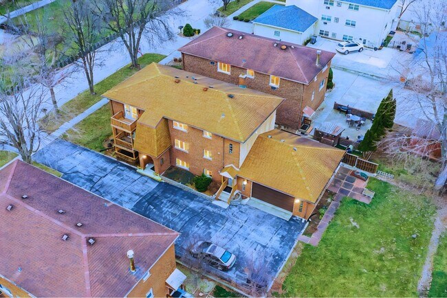 Primary Photo - 11111 S Helena Dr
