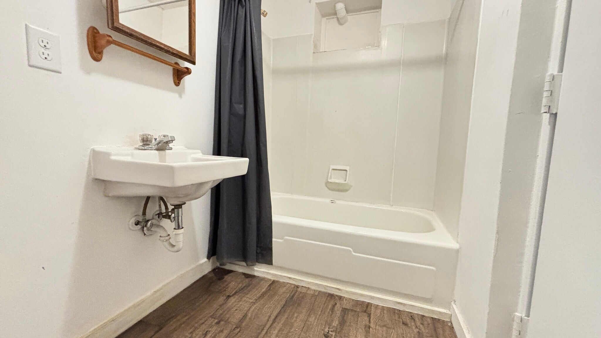 Building Photo - 6631 Chester Ave