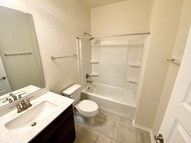 Building Photo - Live on the Golf Course at Star Ranch!! 4B...