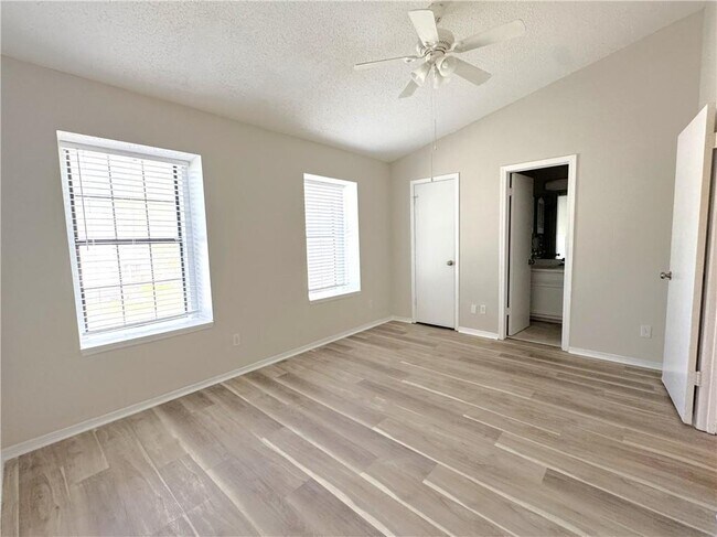 Building Photo - 5900 Grelot Rd