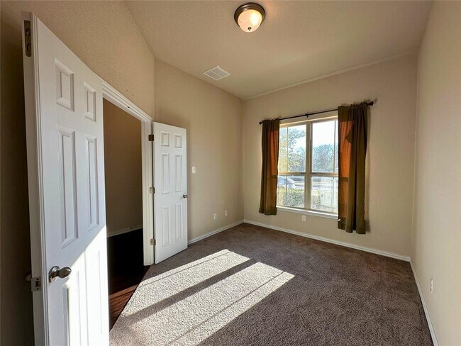 Building Photo - 3117 Hidalgo Loop