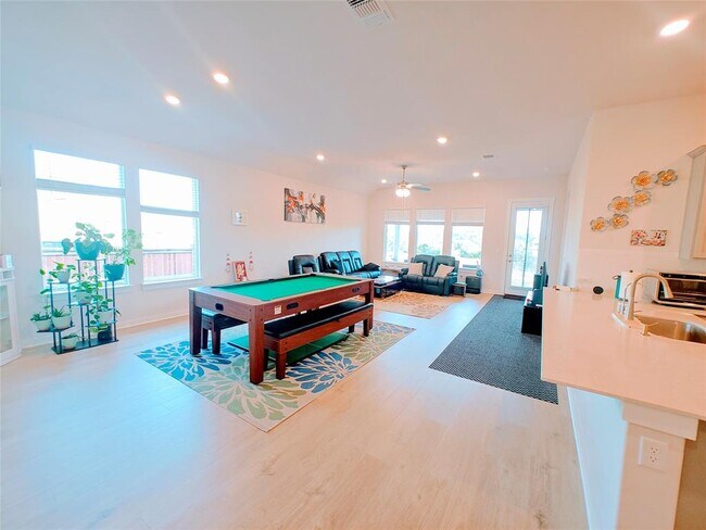 Building Photo - 228 Mystic Cyn Ln