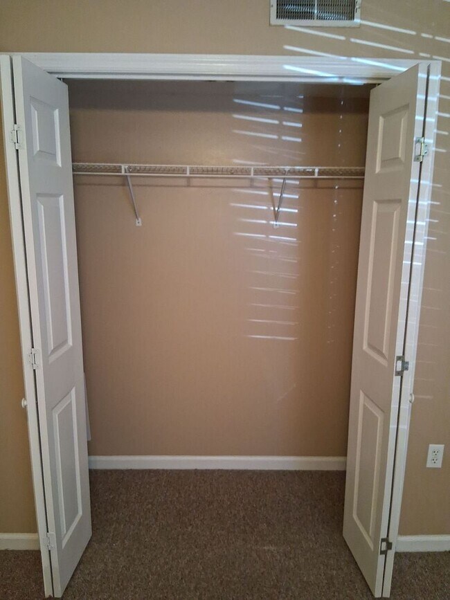 Building Photo - 3bed/2bath available August 01st!  $3000 Monthly Rent includes TWO assigned parking spaces