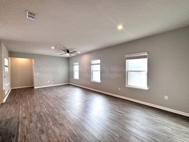 Building Photo - 5945 Glory Bower Dr