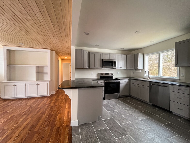 Building Photo - 7121 Quaker Neck Rd