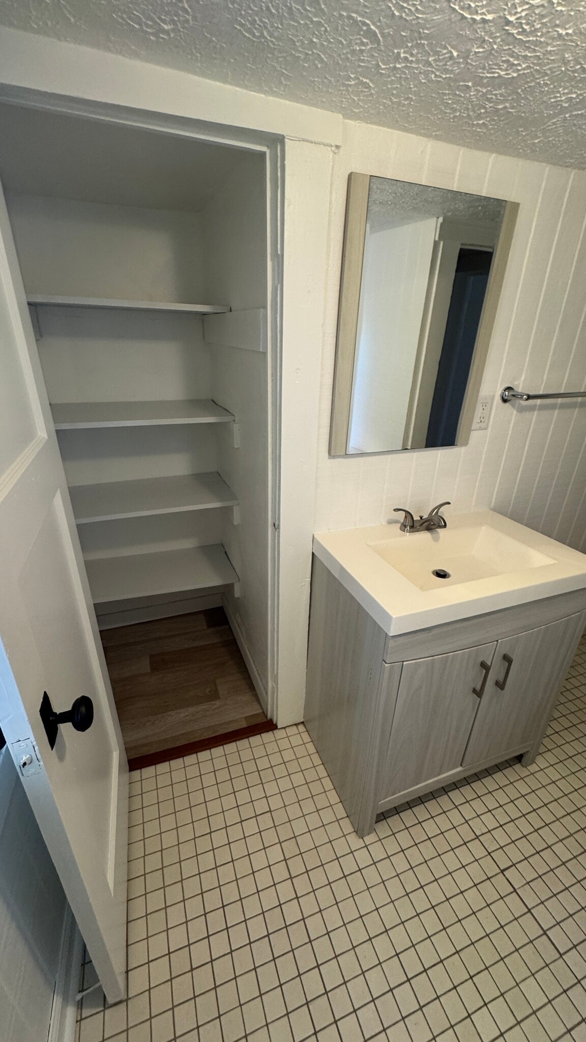 bathroom - 921 S 14th St