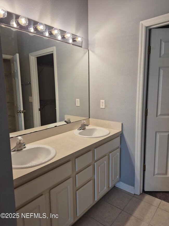 Building Photo - 5851 Parkstone Crossing Dr