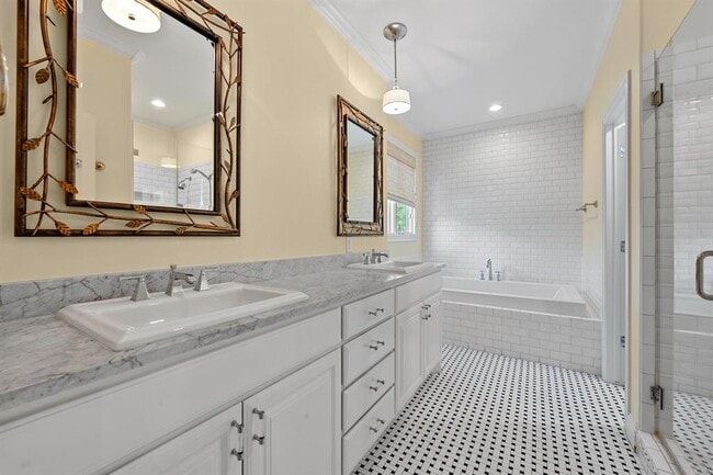 Building Photo - 4513 Avenue F