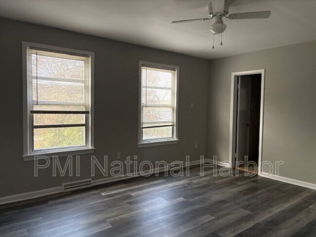 Building Photo - 1235 Chaplin St SE