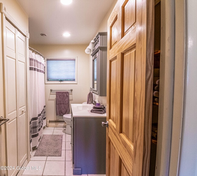 Building Photo - 297 W Circular St