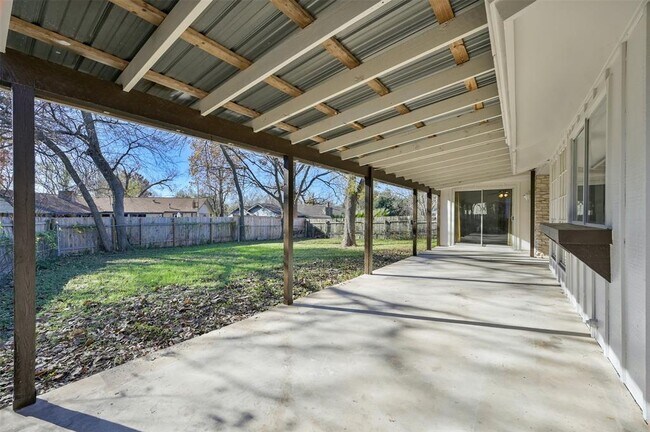 Building Photo - 9924 Chukar Bend