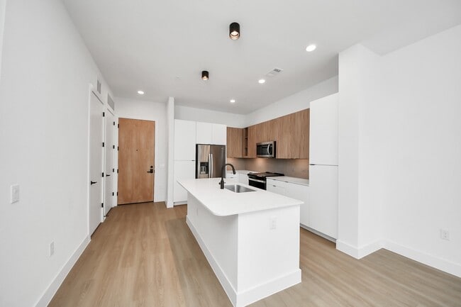 Building Photo - 2810 Riverby Rd