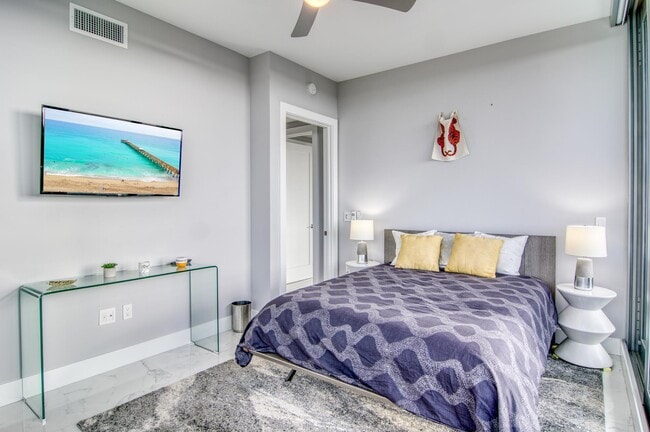 Building Photo - 1 Water Clb Wy