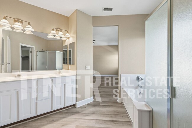 Building Photo - 5444 Noyack Way