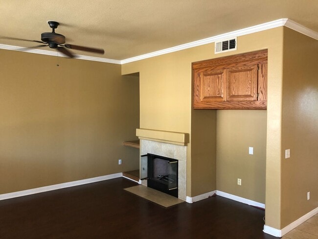 Building Photo - 3117 Thoroughbred St