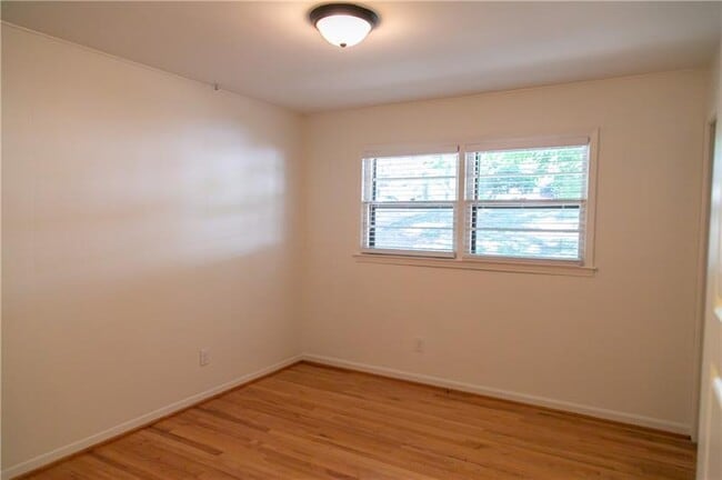 Building Photo - 1547 Delia Dr