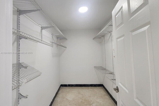 Building Photo - 290 174th St St