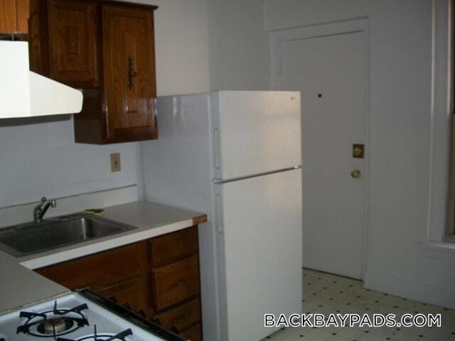 Building Photo - 52 Clearway St