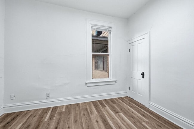 Building Photo - Cozy 3BR with Covered Front Porch