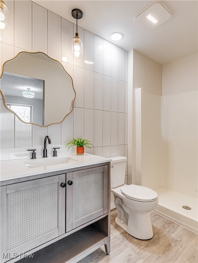 Building Photo - 2550 Chamberlain Rd