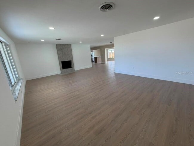 Building Photo - 1822 Banyan Tree Dr