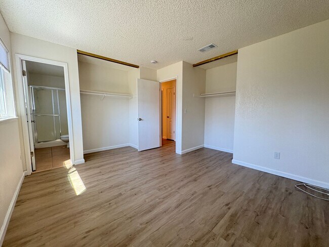 Building Photo - Updated 3 Bed, 2 Bath Single-Story Home