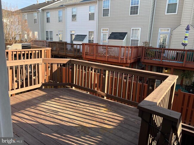 Building Photo - 5925 Kirkcaldy Ln