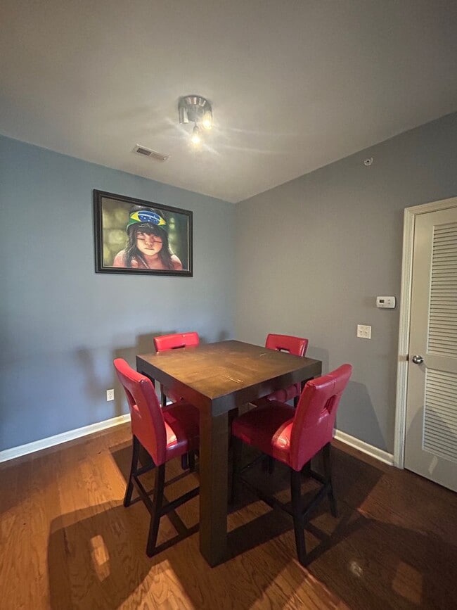 Building Photo - Modern 2-Bedroom, 2-Bath Home