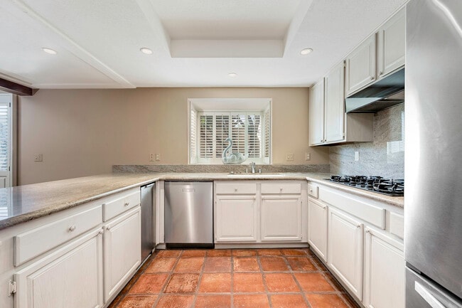 Building Photo - 369 Avenida Granada St