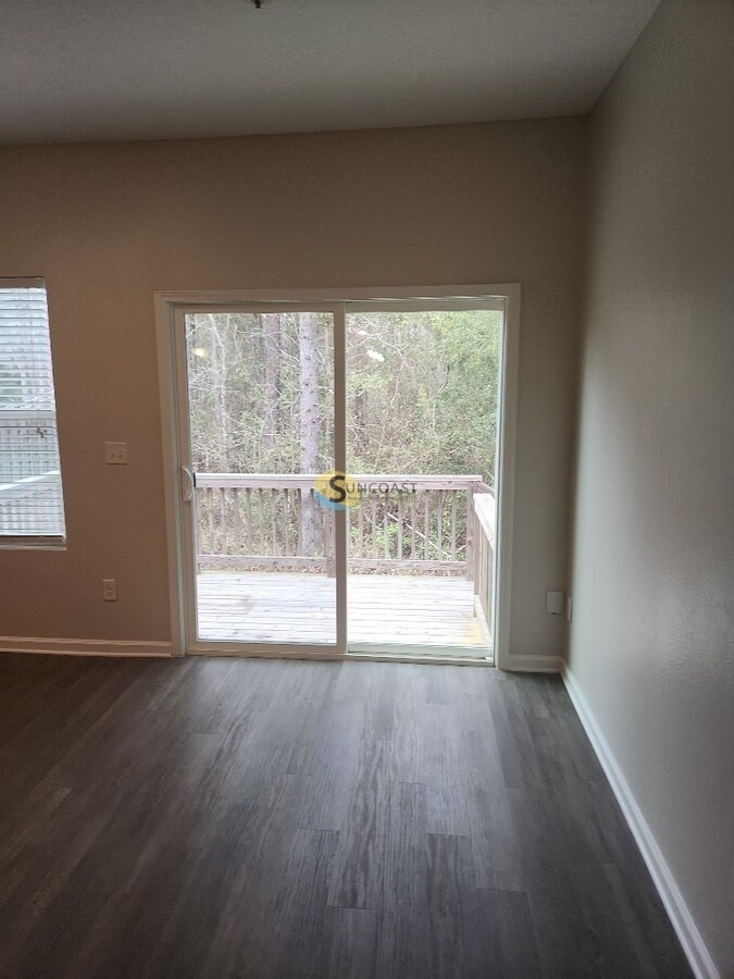 Building Photo - 1579 Lockend Rd