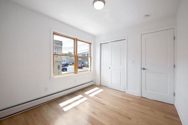 Building Photo - 307 9th St