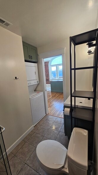 Building Photo - 33 N Main St