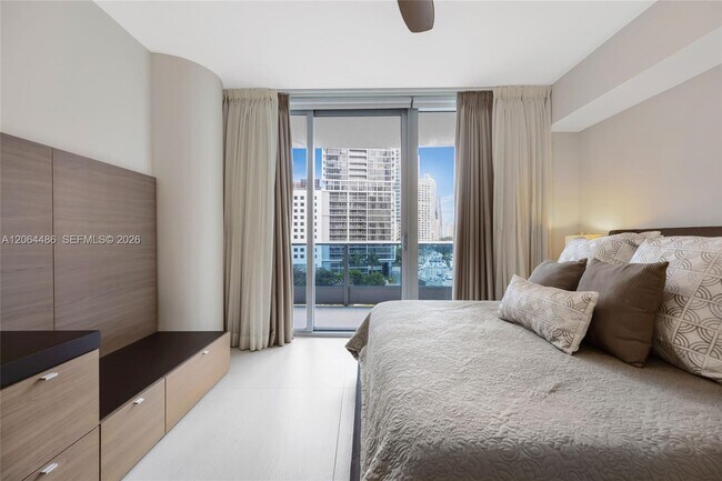 Building Photo - 200 Biscayne Blvd Way