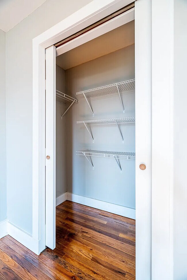 Building Photo - 844 River Ave