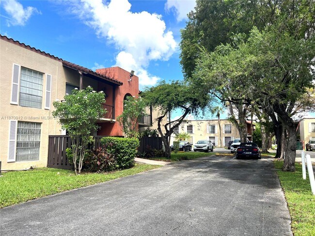 Primary Photo - 10822 N Kendall Dr