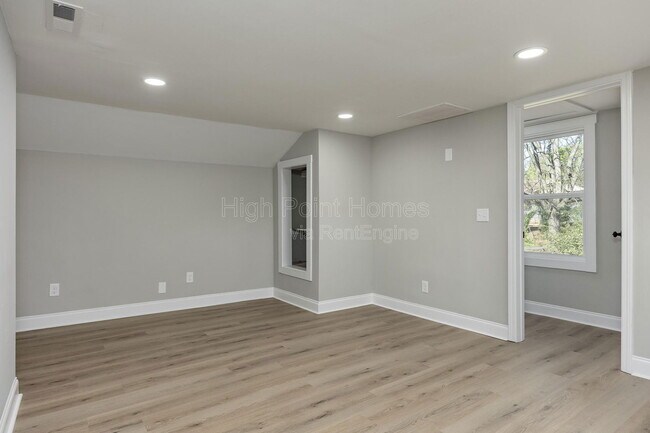 Building Photo - 1201 E 32nd St