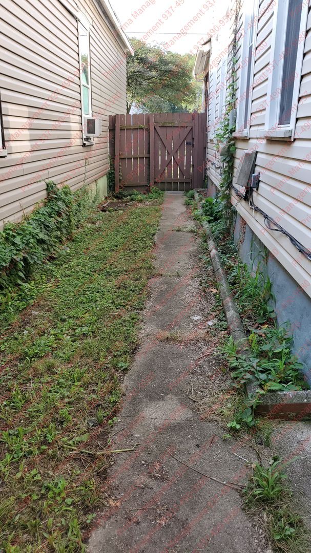 Building Photo - Cozy 3 Bed, 1.5 Bath, Convenient to I-70 a...