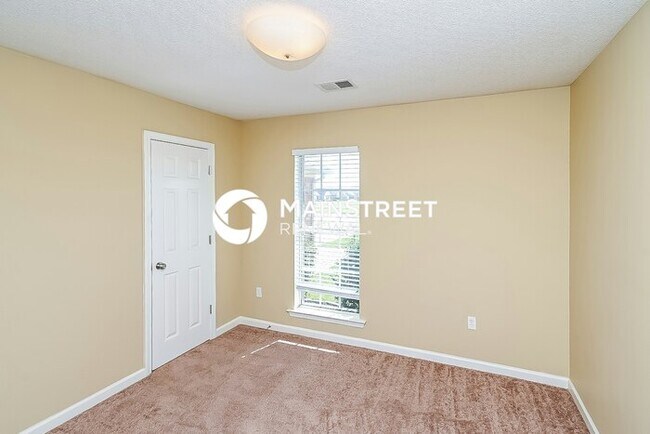 Building Photo - 3 Bedroom Pet-Friendly Home in Southaven, MS with Main Street Renewal