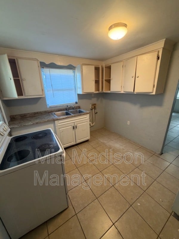 Building Photo - 1017 Wexler St